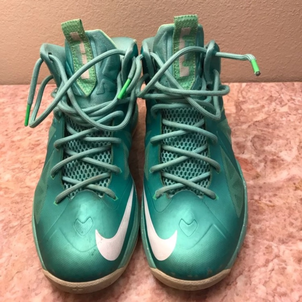 Nike Lebron Easter Athletic sneakers 5.5Y